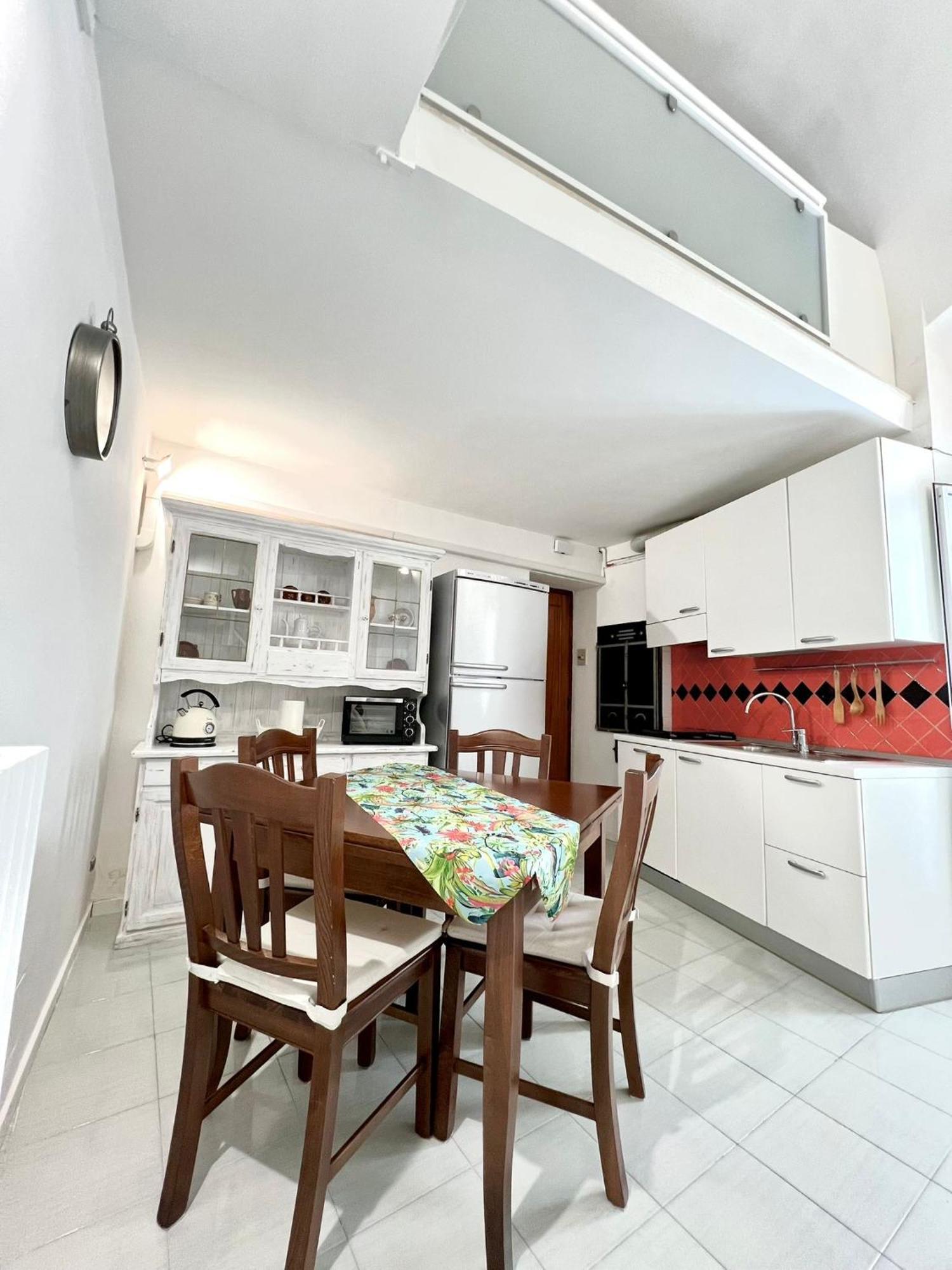 Torrione Apartment โจวีนัซโซ ภายนอก รูปภาพ