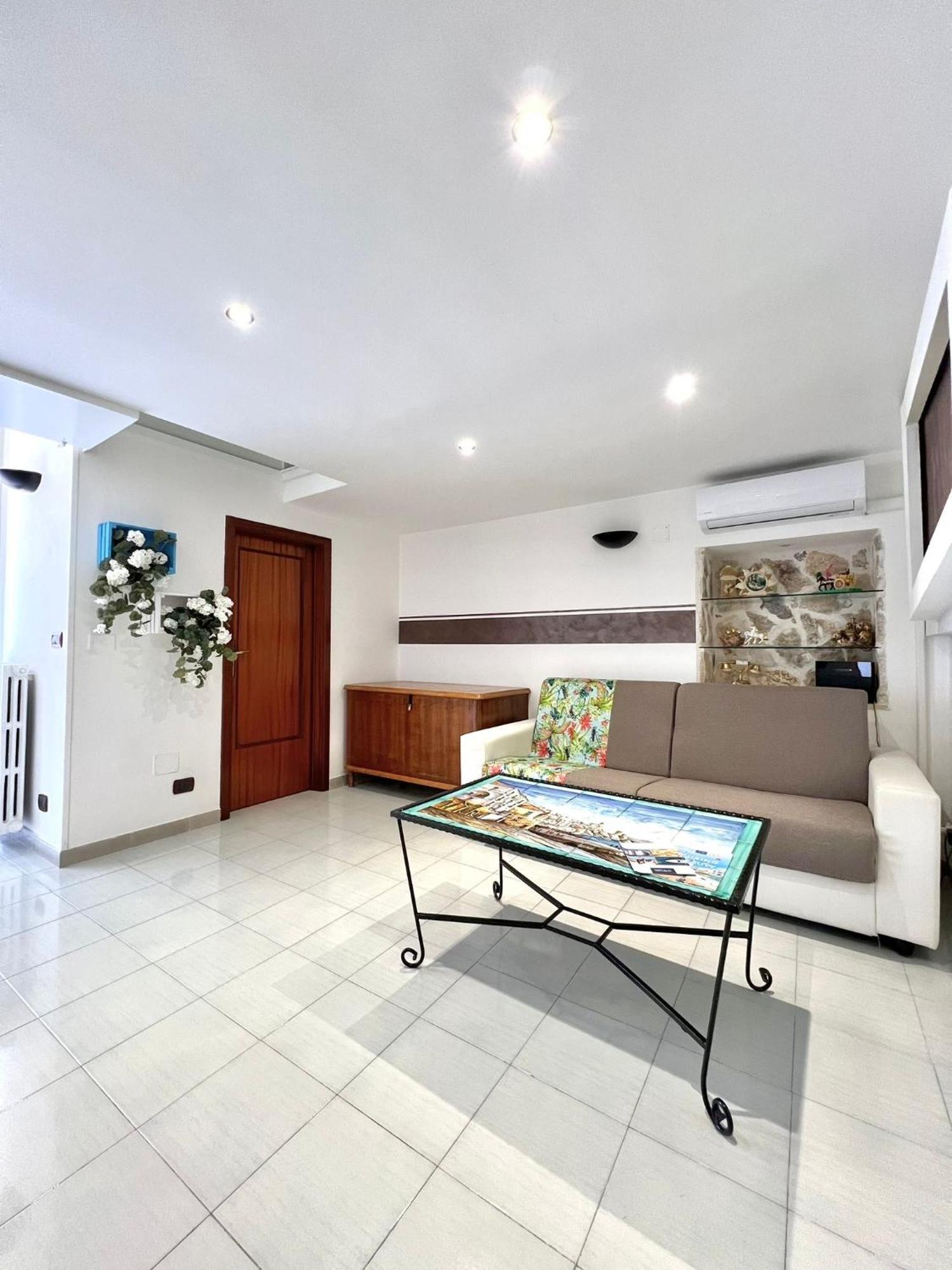 Torrione Apartment โจวีนัซโซ ภายนอก รูปภาพ